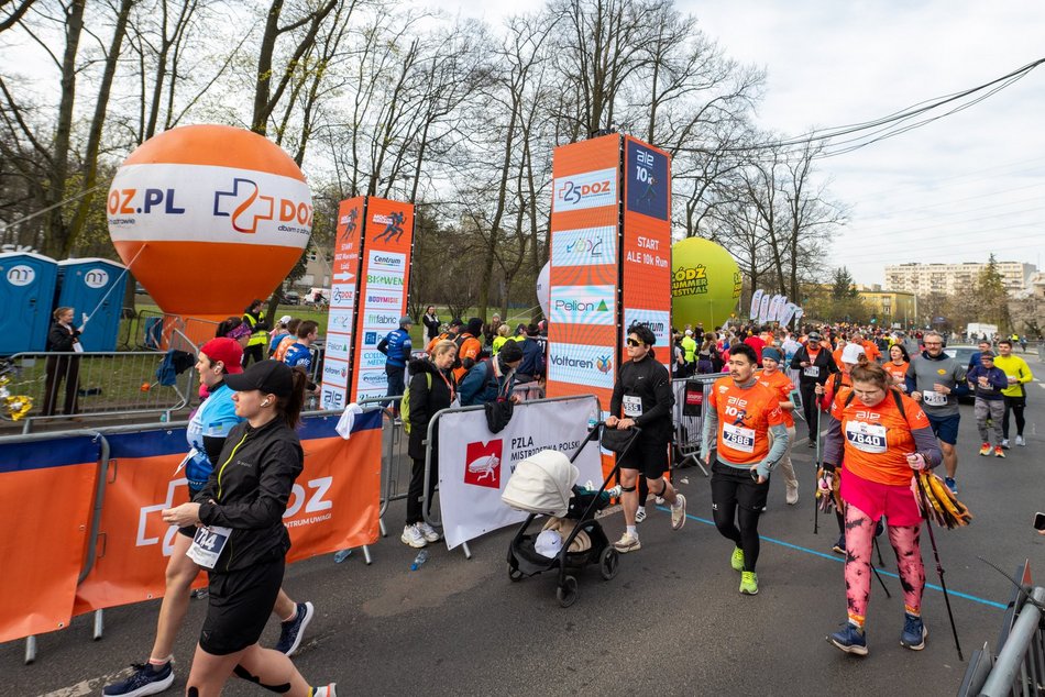 Łódź. DOZ Maraton Łódź 2026. Brałeś udział w biegu na 10 km? Znajdź się na zdjęciach!