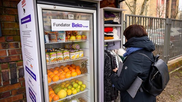 Nowa lodówka społeczna w Łodzi. Święta Bożego Narodzenia bez marnowania żywności