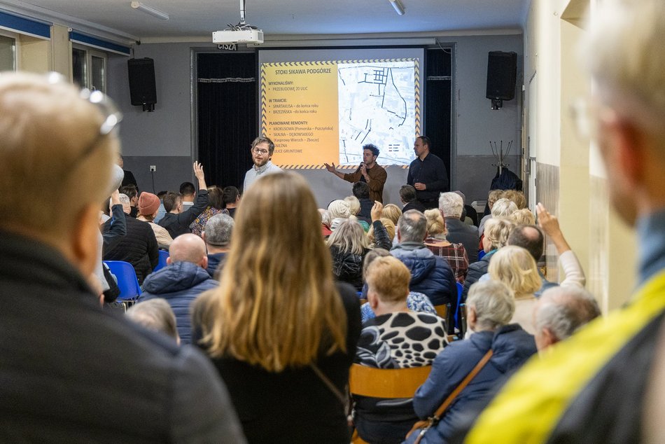 Łódź. Remonty dróg na Stokach w Łodzi. Duża frekwencja na spotkaniu z mieszkańcami