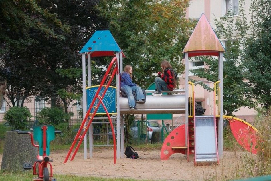Plac zabaw przy Mokrej w Łodzi doczeka się remontu! Powstaną bujaki, domek, huśtawki i tor przeszkód