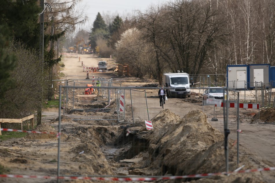 Remont Pomorskiej. Trwają prace przy budowie kanalizacji deszczowej. Sprawdzamy postępy