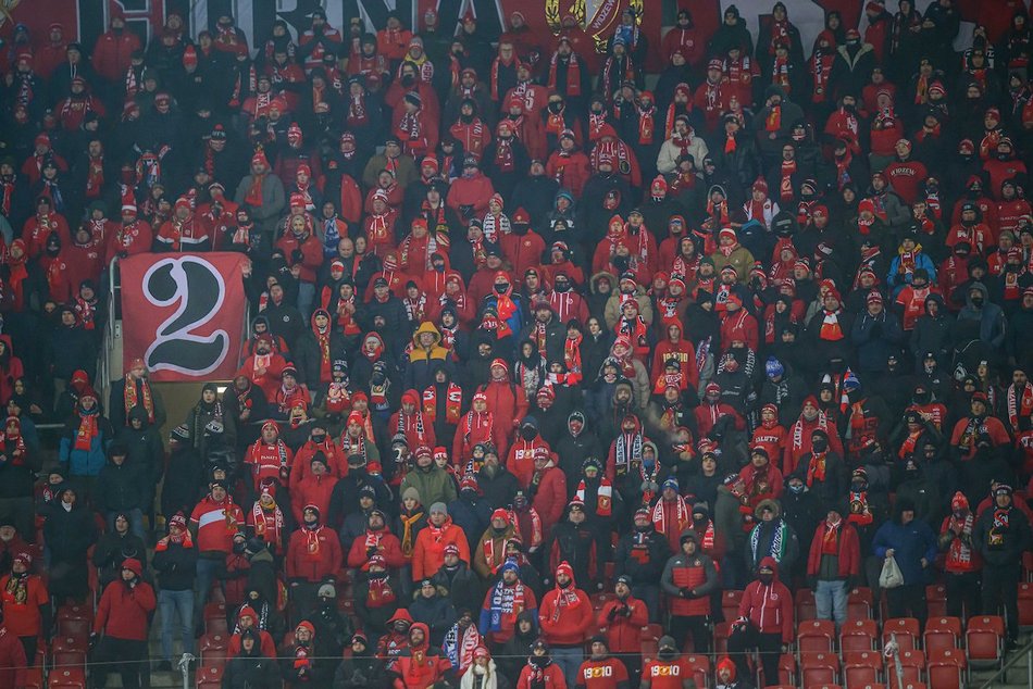 Łódź. Kibice na meczu Widzewa Łódź z Jagiellonią Białystok