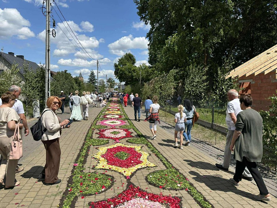 Łódź. Boże Ciało w Łódzkiem. Kwiatowe dywany w Spycimierzu