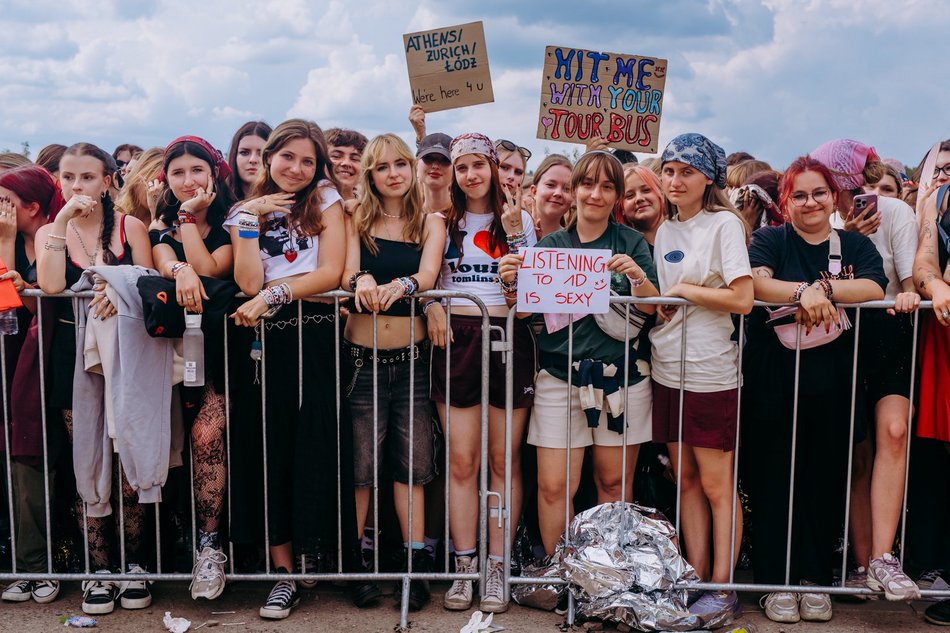 Tłumy fanek Louisa Tomlinsona przed wejściem na Łódź Summer Festival 2025