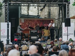 Jazzowe wtorki w Łodzi. Zespół Tomasz Lepczak Trio zgromadził tłumy w Pasażu Róży