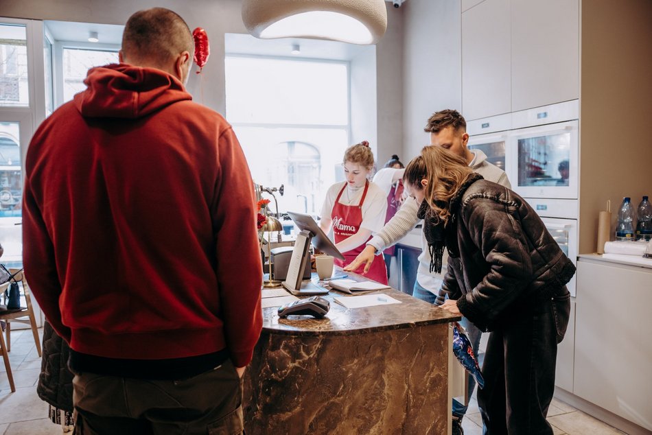 Nowa kawiarnia w Łodzi. Mama sernik i kruszonka to królestwo serników baskijskich