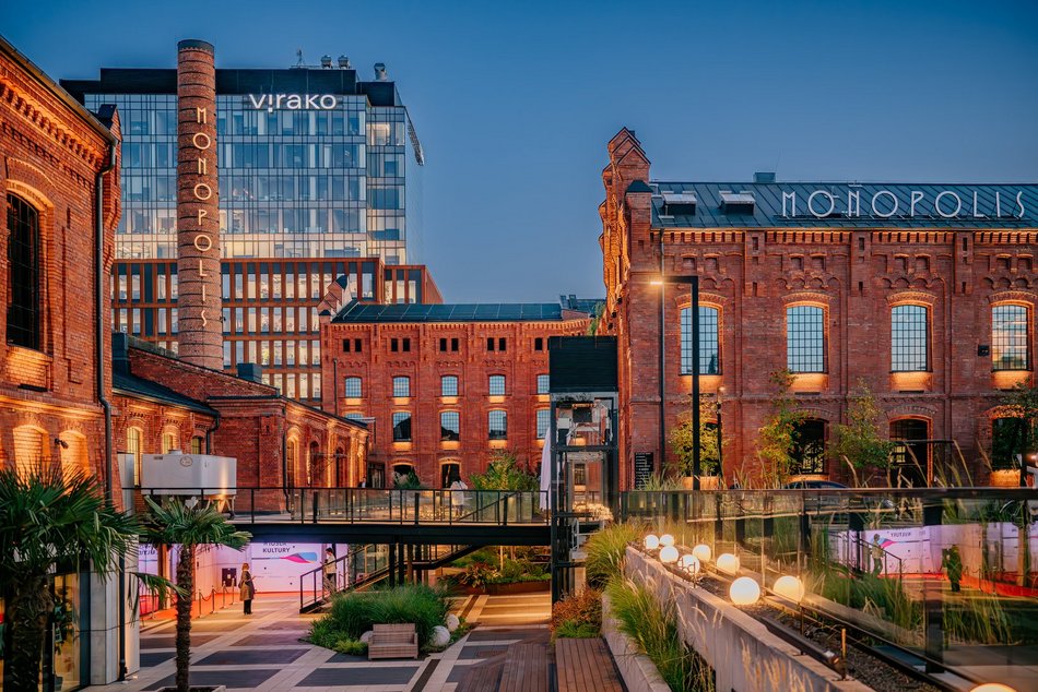 Łódź. Rodzinna Niedziela w Monopolis. Teatr plenerowy i baśniowe widowiska