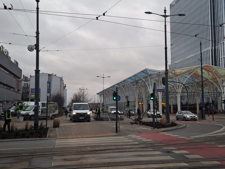 Znika beton przy jednorożcu w centrum Łodzi