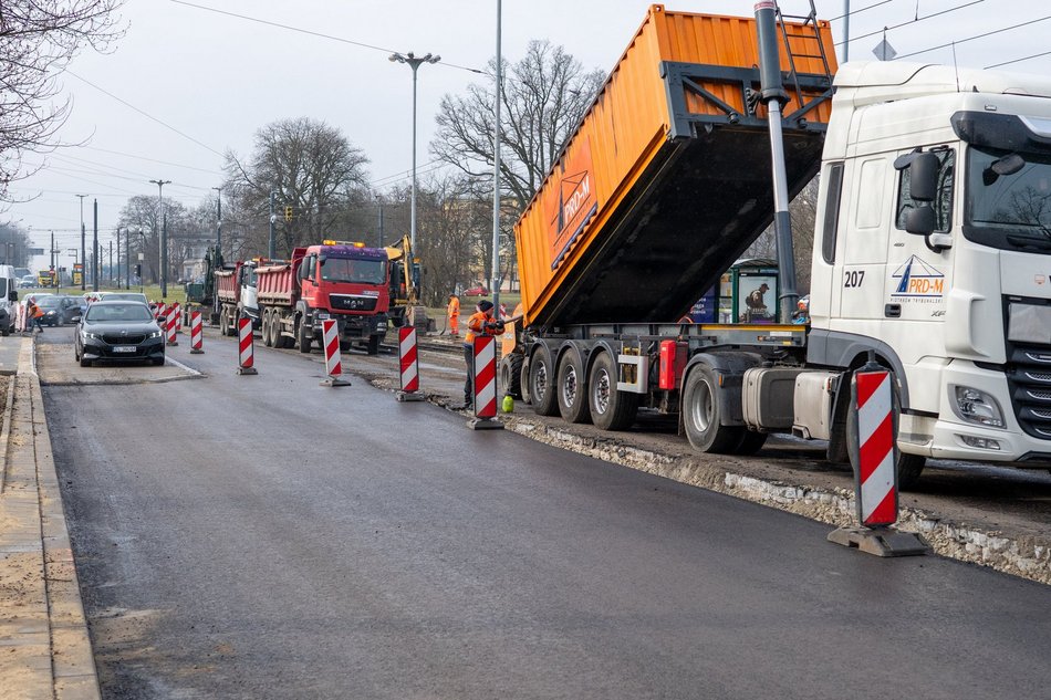 Remont Pabianickiej w Łodzi na finiszu. Kiedy drogowcy otworzą drugi pas?