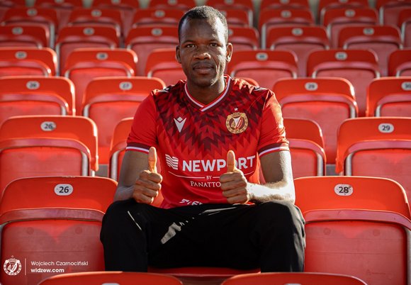 Widzew Łódź w końcu ma nowego napastnika! Czy to ostatni transfer tego lata?