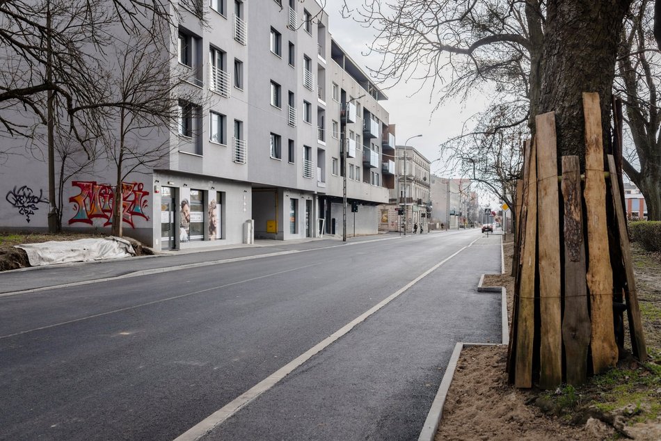 Łódź. Przędzalniana w Łodzi otwarta. Nowa jezdnia, chodniki i parkingi