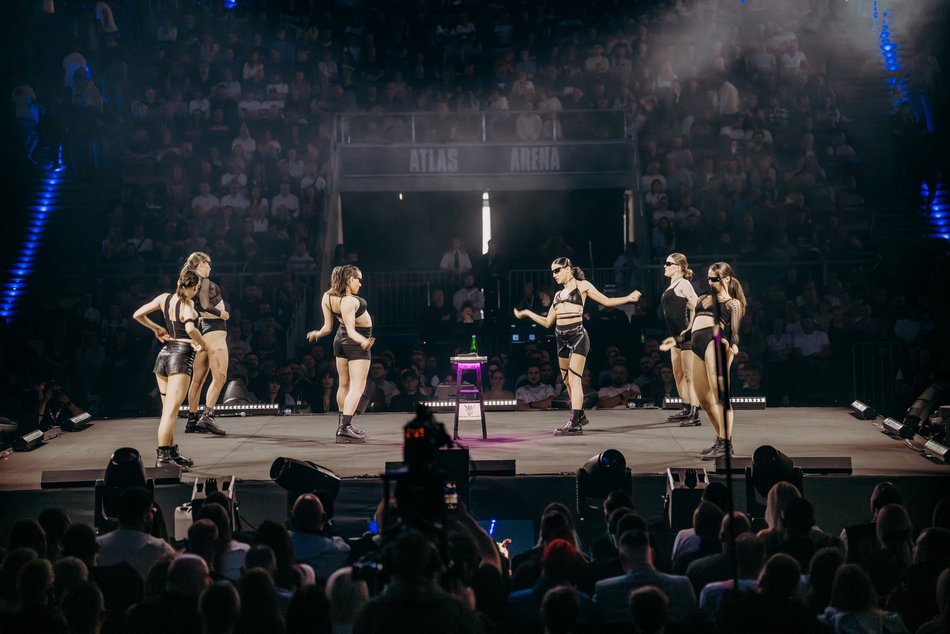 Rafał Pacześ wystąpił w Atlas Arenie. Salwy śmiechu wywołał program „Prokura Tour’a”