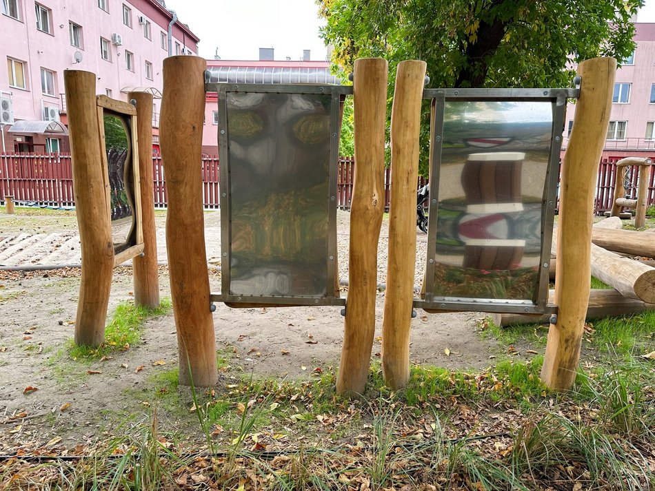 Łódź, skwer Kunki, lustra