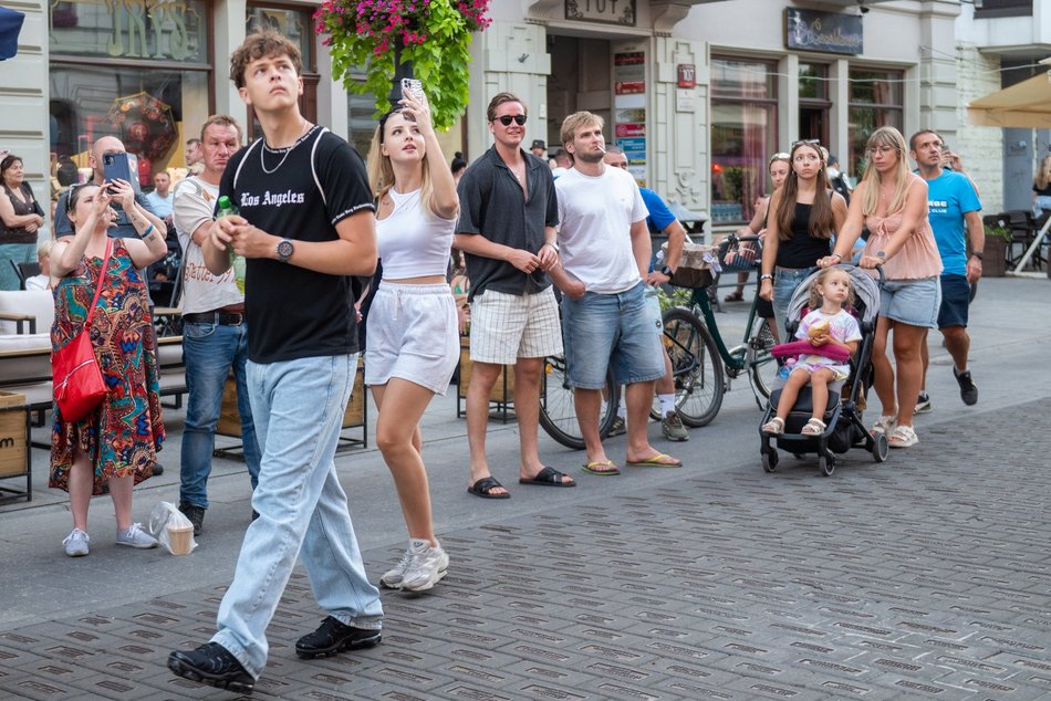 Łódź. Techno z okna Urzędu Miasta Łodzi. Rozgrzewka przed Paradą Wolności 2025!