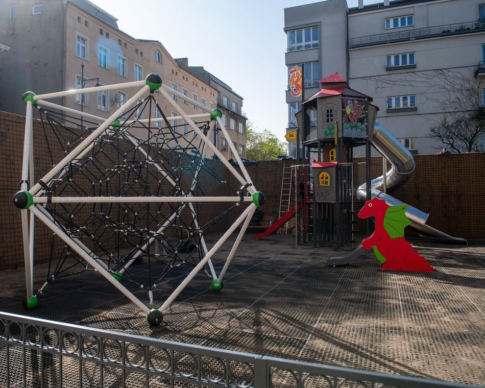 Plac Komuny Paryskiej w remonecie