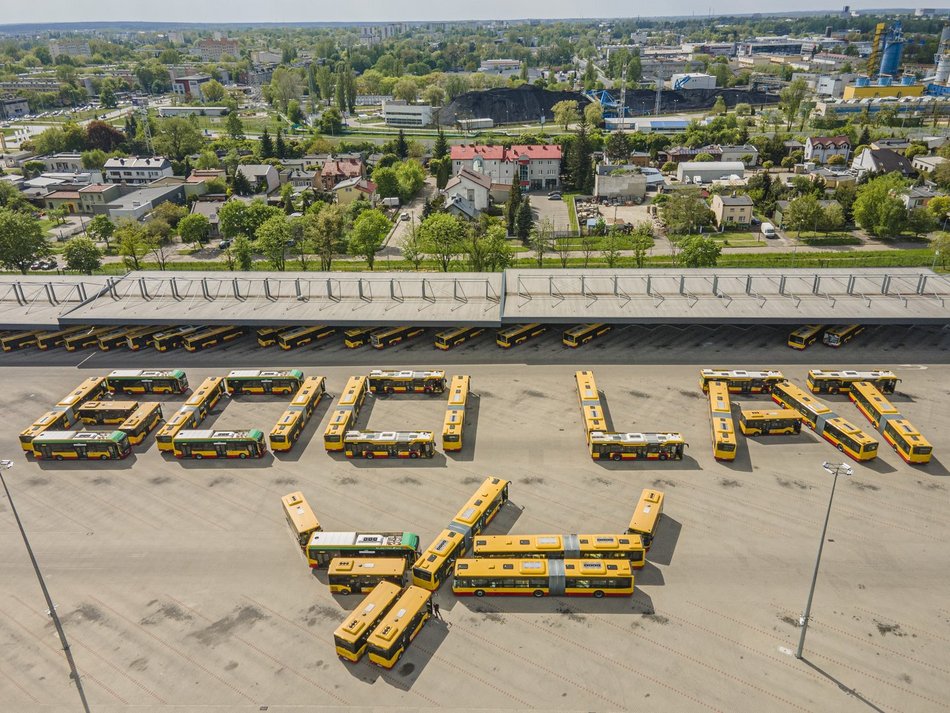 autobusy MPK Łódź ułożone w napis