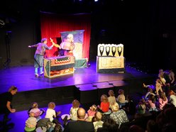 Łódź. Baśniowa Piotrkowska w Łodzi. W repertuarze "Alibaba i czterech rozbójników"