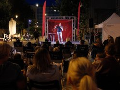 Łódź. Stand-up na Piotrkowskiej. W pasażu Schillera znów było pełno dobrego humoru