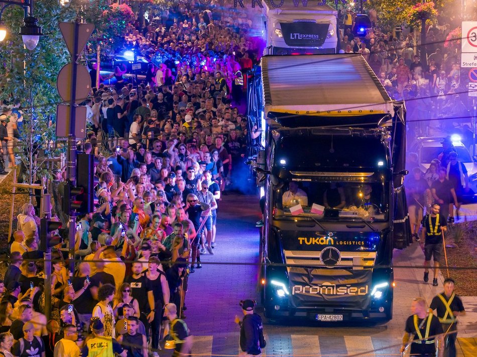 Łódź. To dopiero widok! Największy pochód w historii Parady Wolności w Łodzi z lotu ptaka!