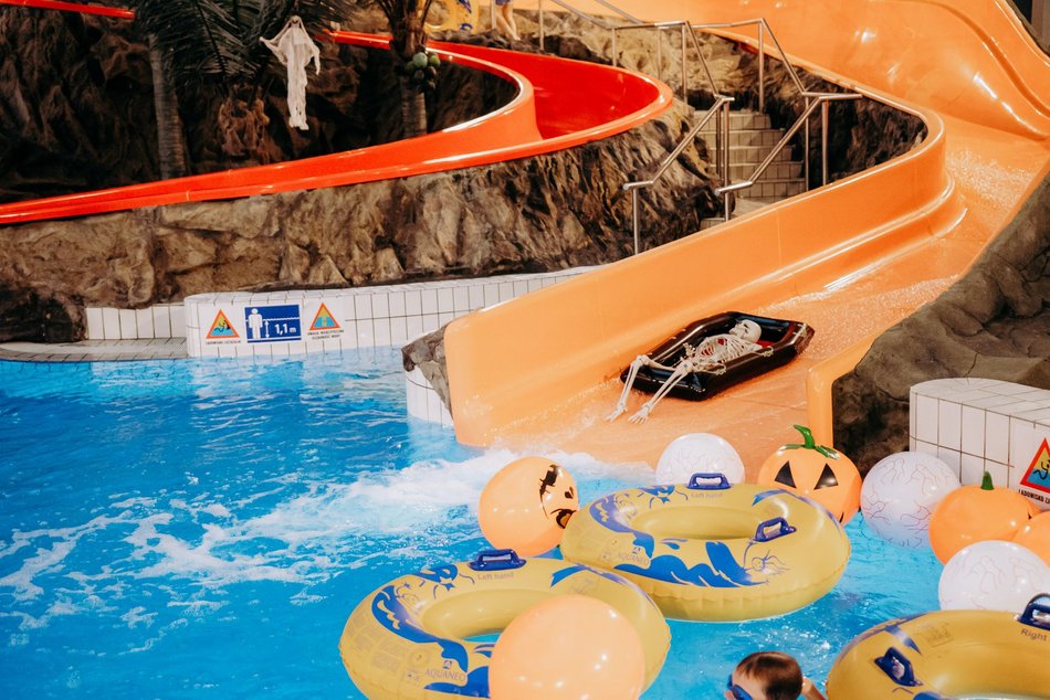 Łódź. Halloween w Aquaparku Fala. Upiorna muzyka, niespodzianki i pływający kościotrup!