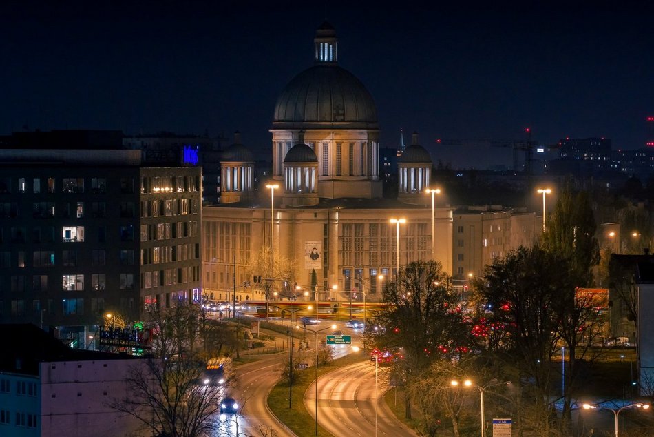 Rondo Solidarności w Łodzi nocą zachwyca! Z tej perspektywy go nie znasz