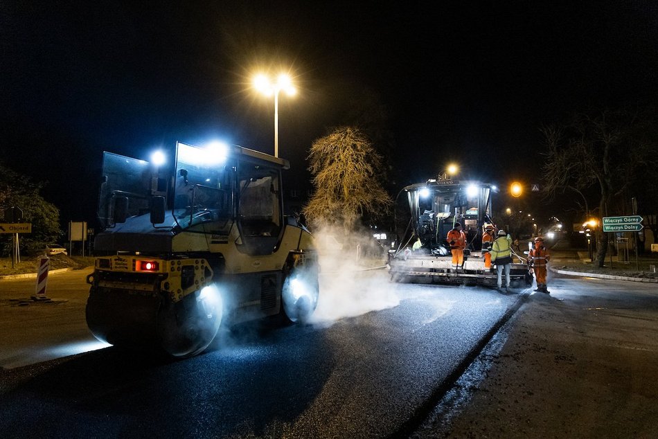 Łódź. Nocne prace w Nowosolnej