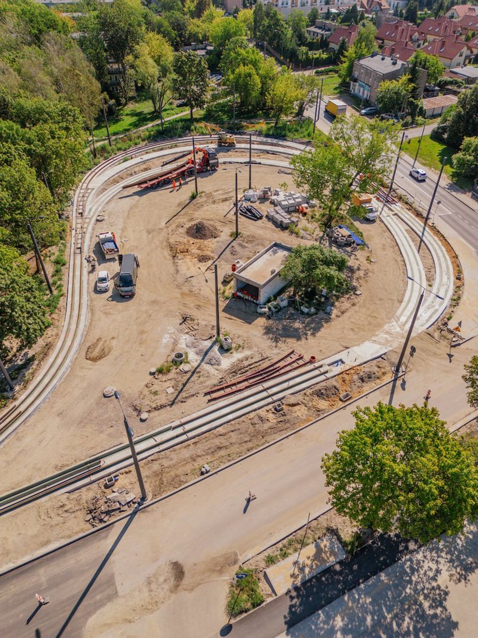 Łódź. Nowa krańcówka MPK Łódź przy Niższej w Łodzi. Widać już fundamenty i tory tramwajowe