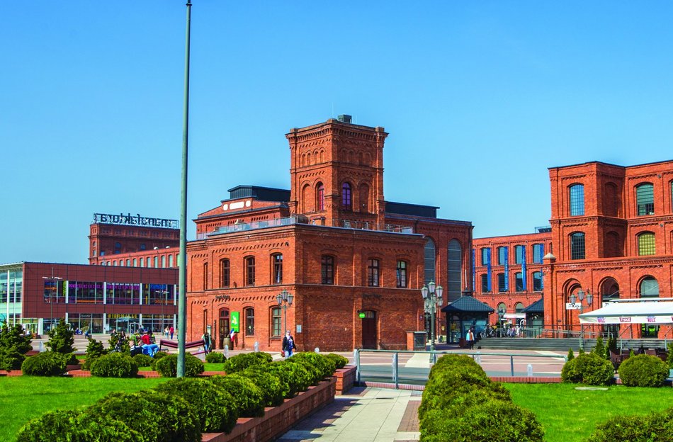 Manufaktura przed i po rewitalizacji