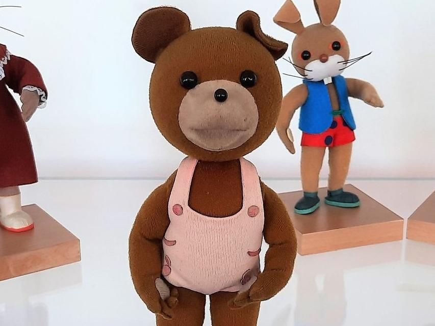 Ведмідь Uszatek в Арлекіні 