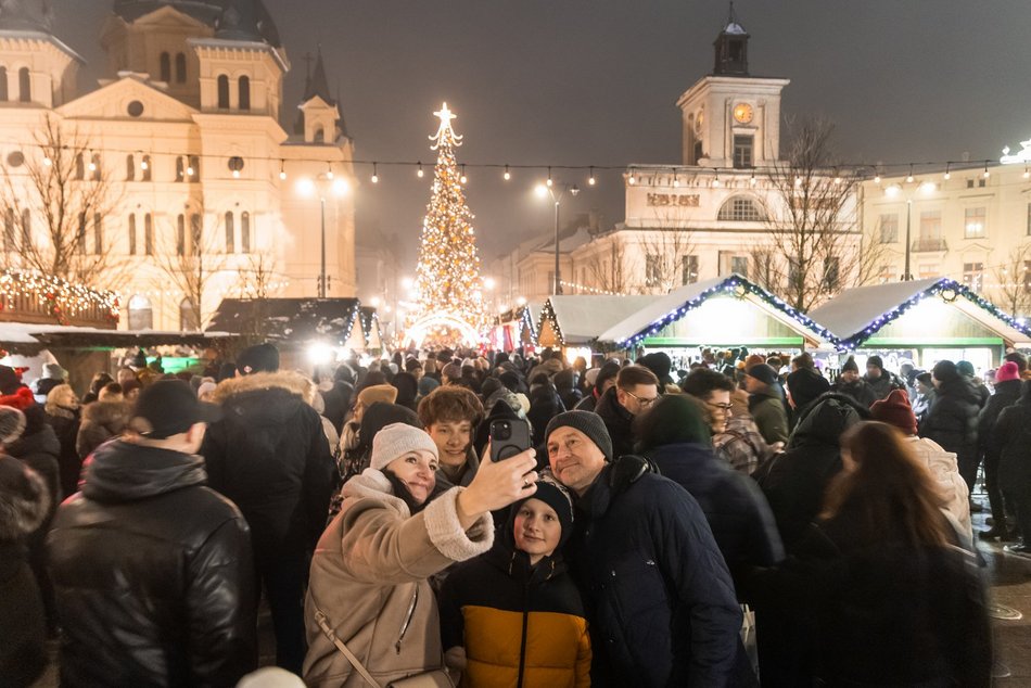 Tłumy na otwarciu Jarmarku Bożonarodzeniowego w Łodzi. Byłeś/aś? Znajdź się na zdjęciach!