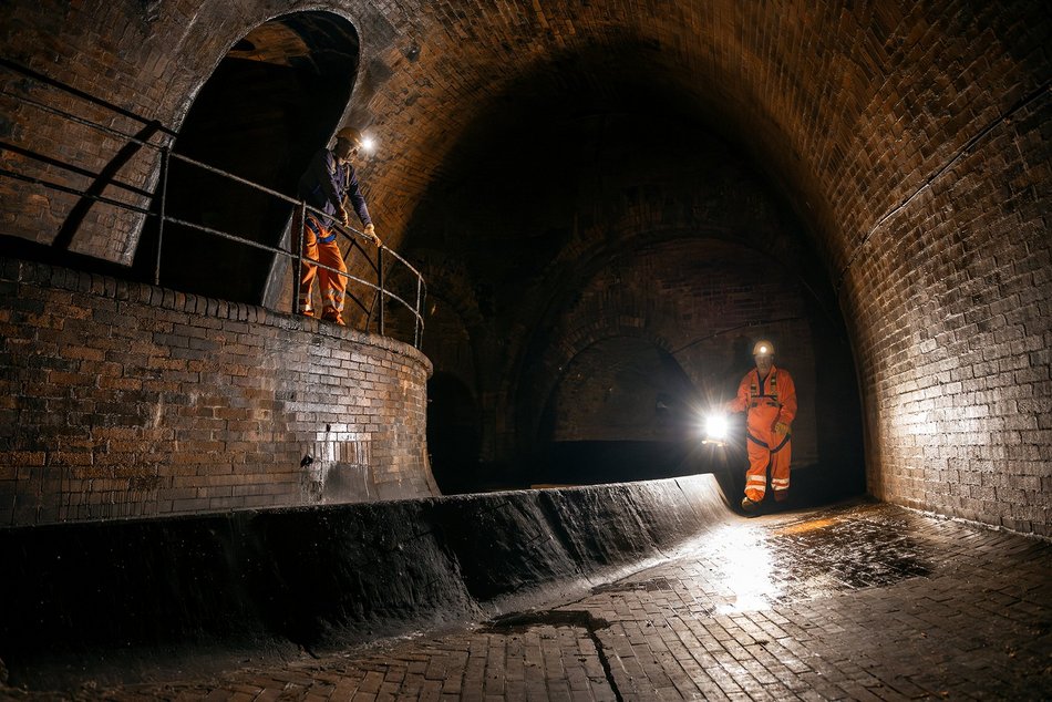 Łódź. Pracownicy ZWiK Łódź w kanale Gwiazda