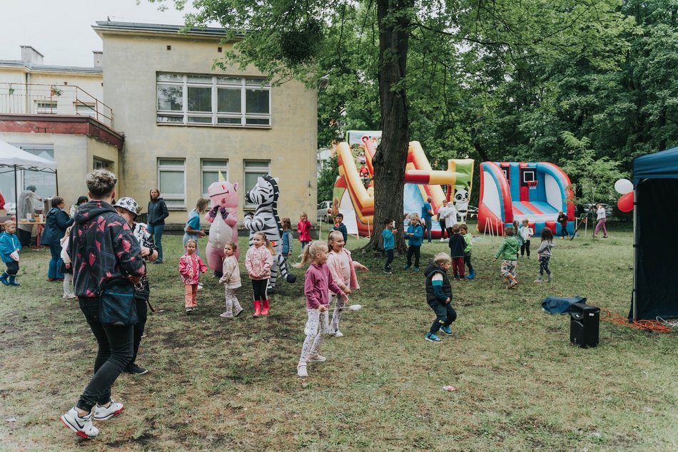 Łódź. „Czwartki na wesoło" z MOPS Łódź. Gry, zabawy, warsztaty, dmuchańce i przekąski