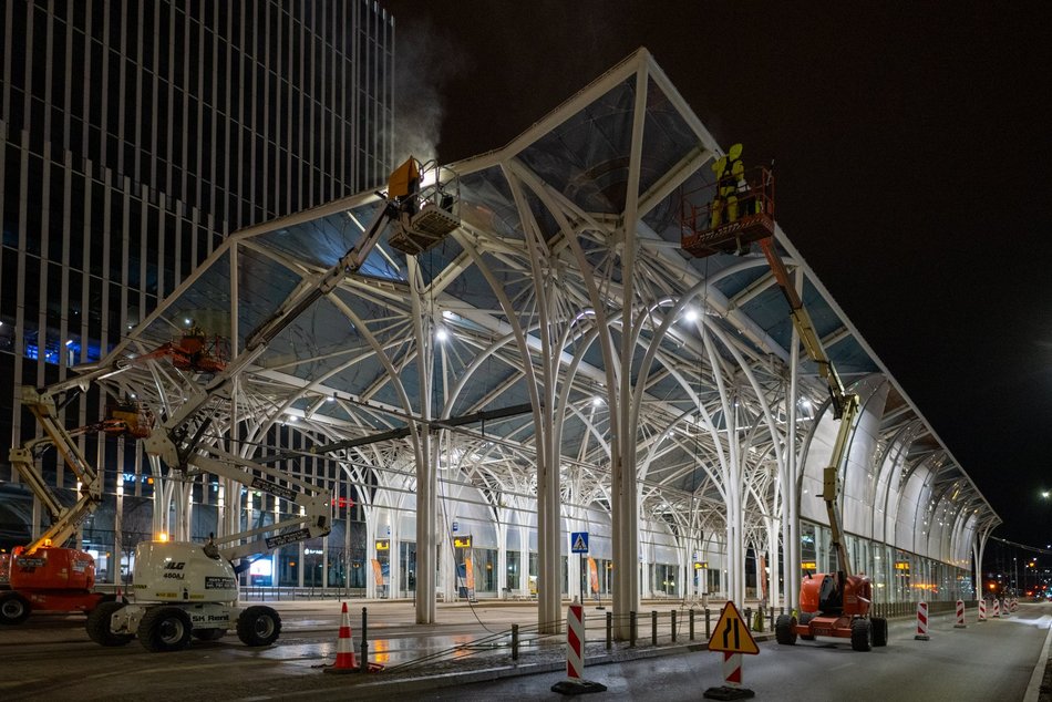 Wielkie sprzątanie Stajni Jednorożców. Przystanek umyty po sam dach!
