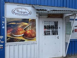 Łódź. Co kupisz w niebieskim pawilonie na Retkini? Szewc, pub, 1001 drobiazgów, zegarmistrz i więcej