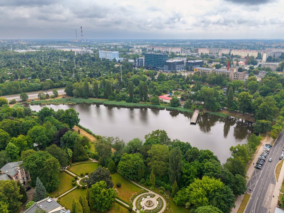 Łódź. Staw przy Przędzalnianej w Łodzi w trakcie czyszczenia. Tam będzie jeszcze piękniej!