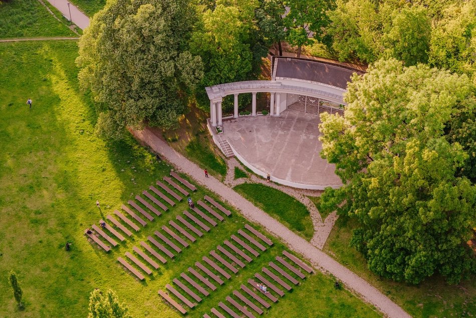 Park Julianowski skąpany w słońcu. Skusisz się na popołudniowy spacer?