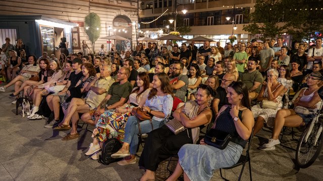 Ostatni Stand up na Piotrkowskiej w 2024 roku. Bardzo duża frekwencja w pasażu Schillera [ZDJĘCIA]