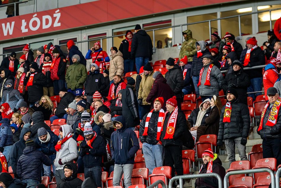 Łódź. Kibice na meczu Widzewa Łódź z Koroną Kielce
