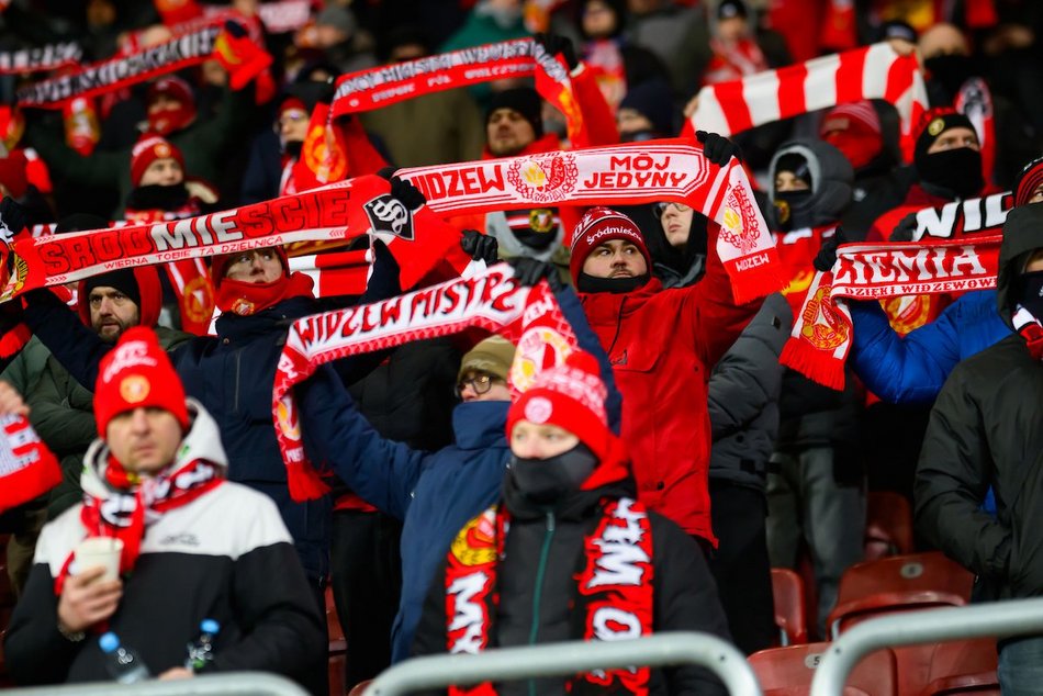 Łódź. Kibice na meczu Widzewa Łódź z Jagiellonią Białystok