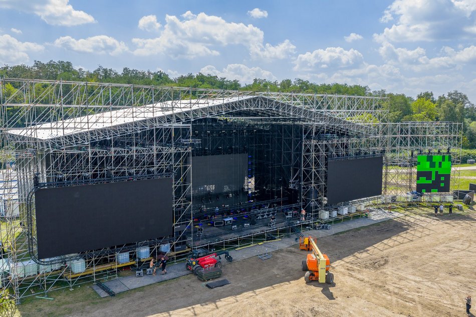 Łodź Summer Festival 2025. Zobacz, jak powstaje festiwalowe miasteczko
