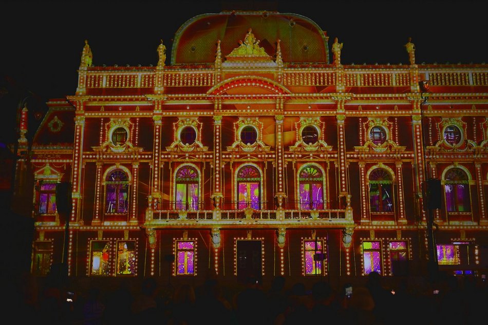 Łódź. Po prostu magia! Pałac Poznańskich zachwyca na Light Move Festival 2025