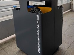 Kosz na śmieci z możliwością segregacji odpadów