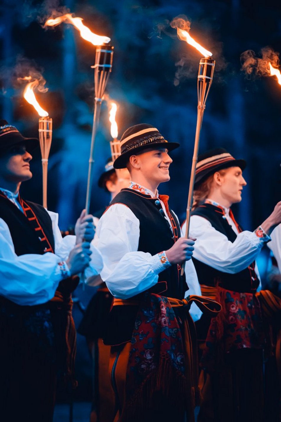 Łódź. Noc Świętojańska w Ogrodzie Botanicznym w Łodzi. Magia światła, natury i folkloru