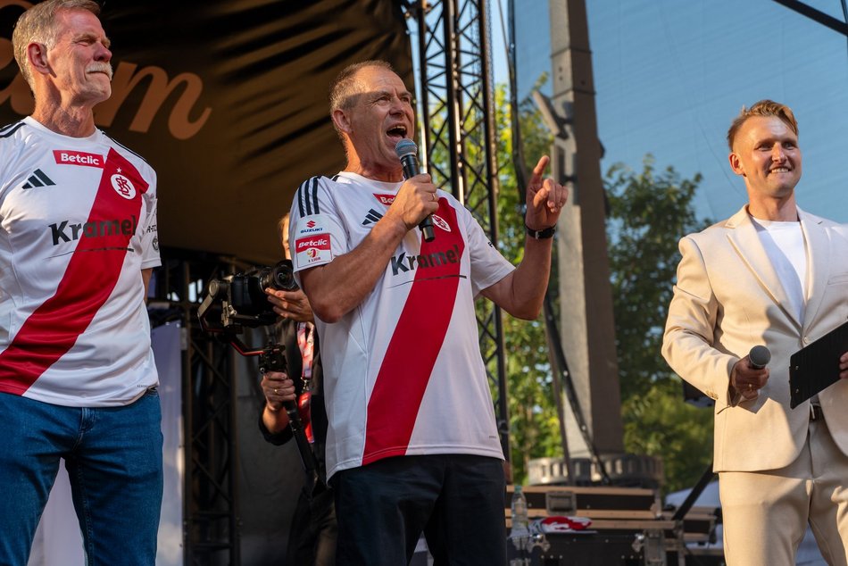 ŁKS Łódź zaprezentował skład na placu Wolności! Byłeś/aś tam? Odszukaj się w galerii