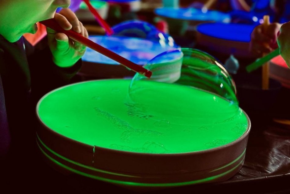 Twoje dziecko nudzi się po szkole? W Łodzi ma w czym wybierać! Robotyka, cosplay, baseball i więcej