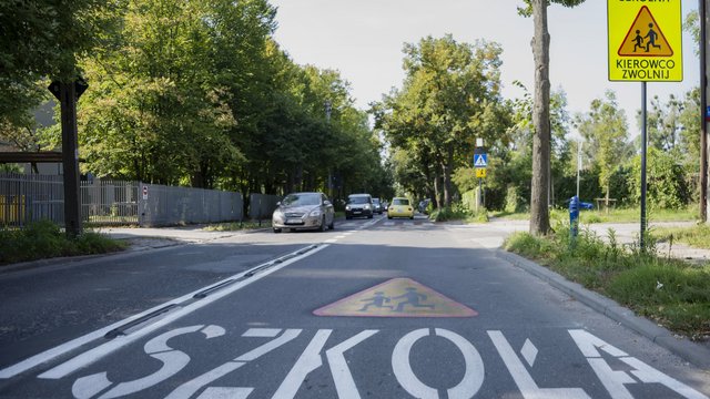 Bezpieczna droga do szkoły. Na ulicach Łodzi pojawią się kolejne piktogramy i nowe oznakowania 