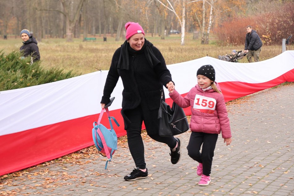 Bieg Niepodległościowa 5 w parku Na Zdrowiu w Łodzi. Odszukaj się w galerii!