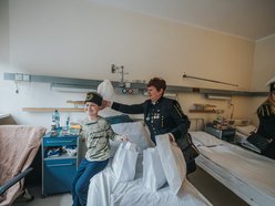 Łódź. Tradycja podtrzymana! Górnicy z Bełchatowa oddali krew i odwiedzili dzieci w Szpitalu Matki Polki w Łodzi