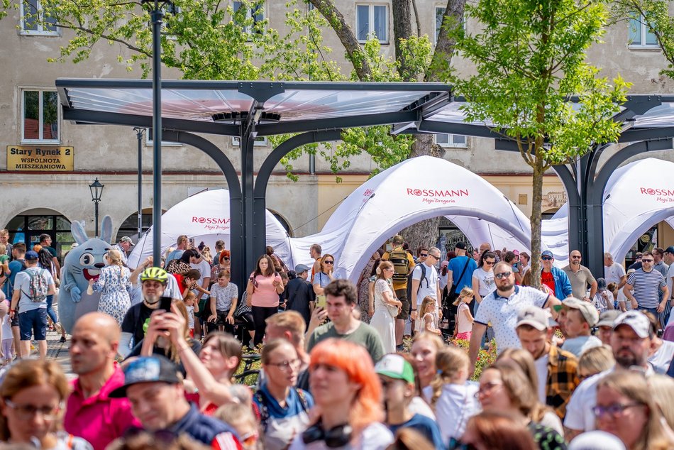 Łódź. Miejski Dzień Dziecka 2025 w Łodzi. Majka Jeżowska, dmuchańce i pokazy [ZDJĘCIA]