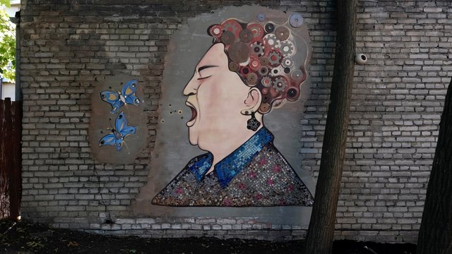 Винятковий мурал на вулиці Pomorska в Лодзі. Це своєрідний маніфест на підтримку людей із когнітивними порушеннями